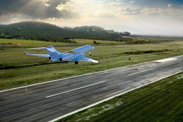 Global 5000 Exterior wet runway